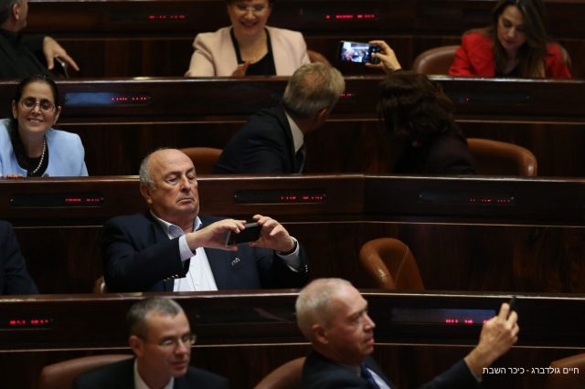 תיעוד אחרון: הח"כים בסלפי פרידה מהכנסת • גלריה