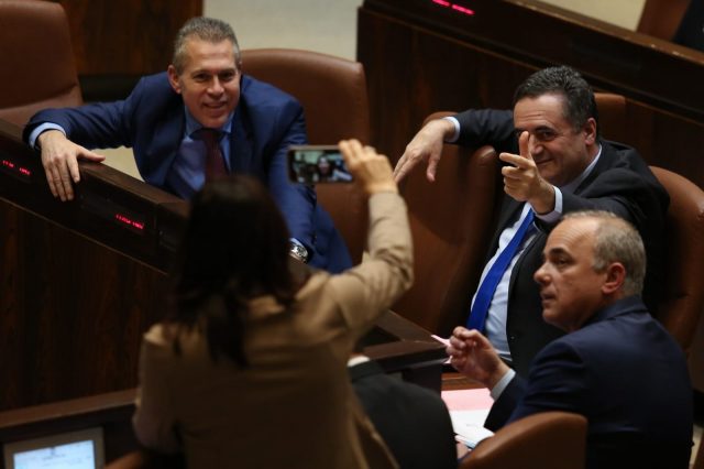 תיעוד אחרון: הח"כים בסלפי פרידה מהכנסת • גלריה