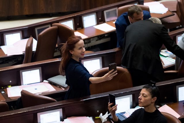 תיעוד אחרון: הח"כים בסלפי פרידה מהכנסת • גלריה
