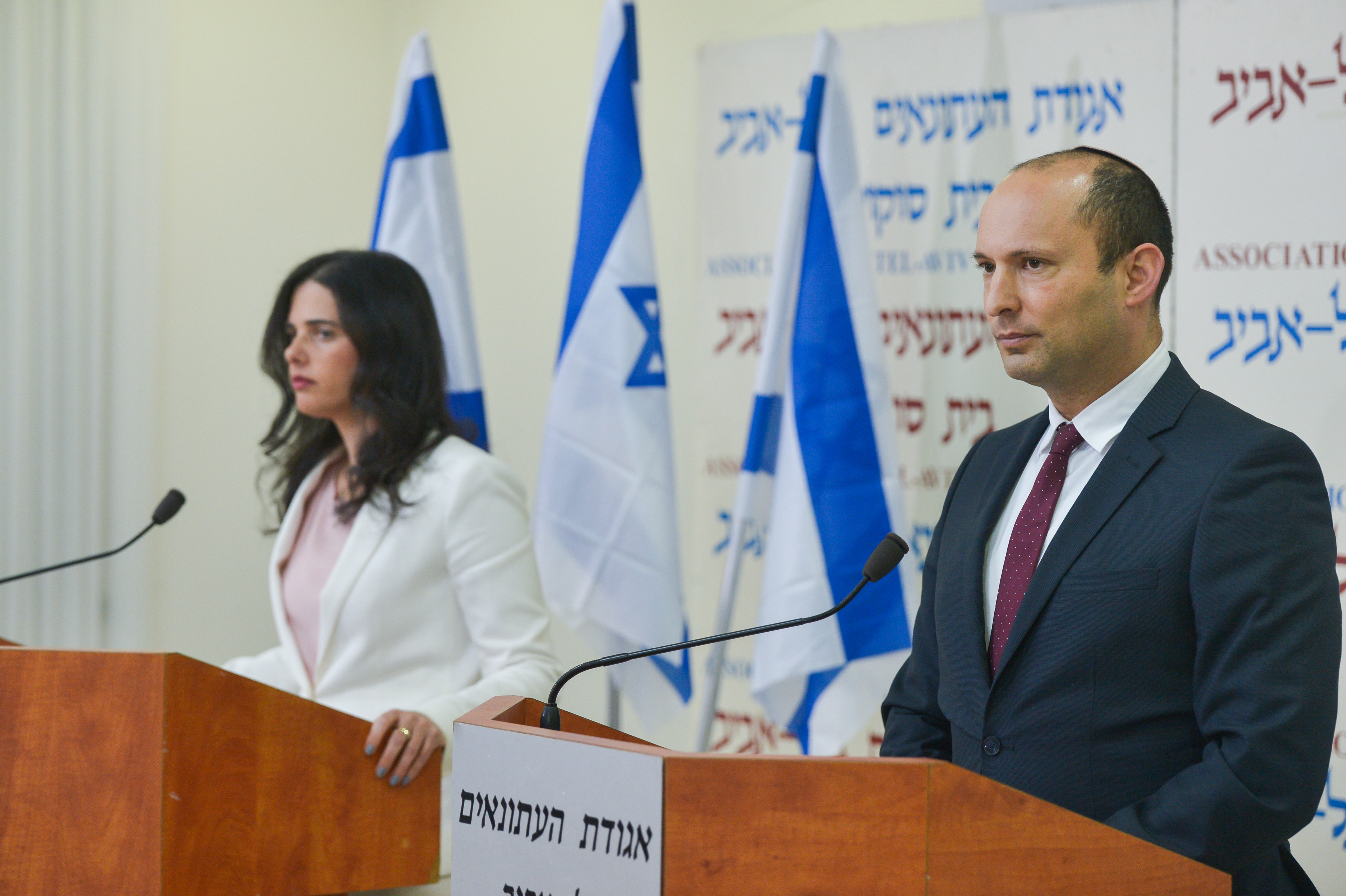 "לא לתת כסף לבנט עד לבדיקת חובות הבית היהודי"