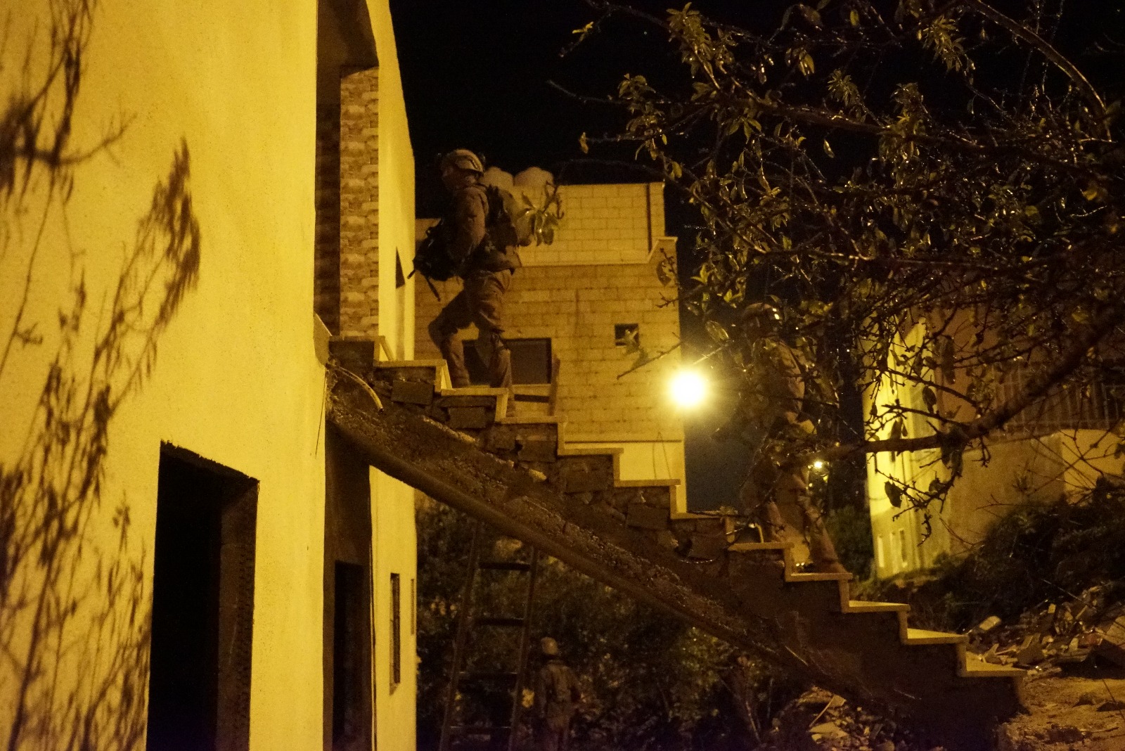 תיעוד: המצוד אחר המחבל מגבעת אסף. צפו