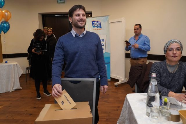 היו"ר הצביע: החלו הבחירות לראשות האיחוד הלאומי