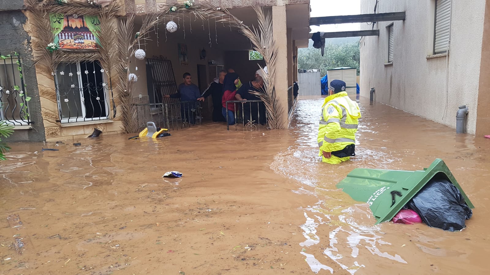 הצפות בצפון הארץ: חילוץ אזרחים שנלכדו בבתים