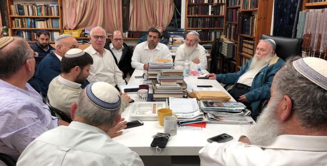 ניסיונות פשרה: הח"כים בבית היהודי נועדים עם הרב דרוקמן