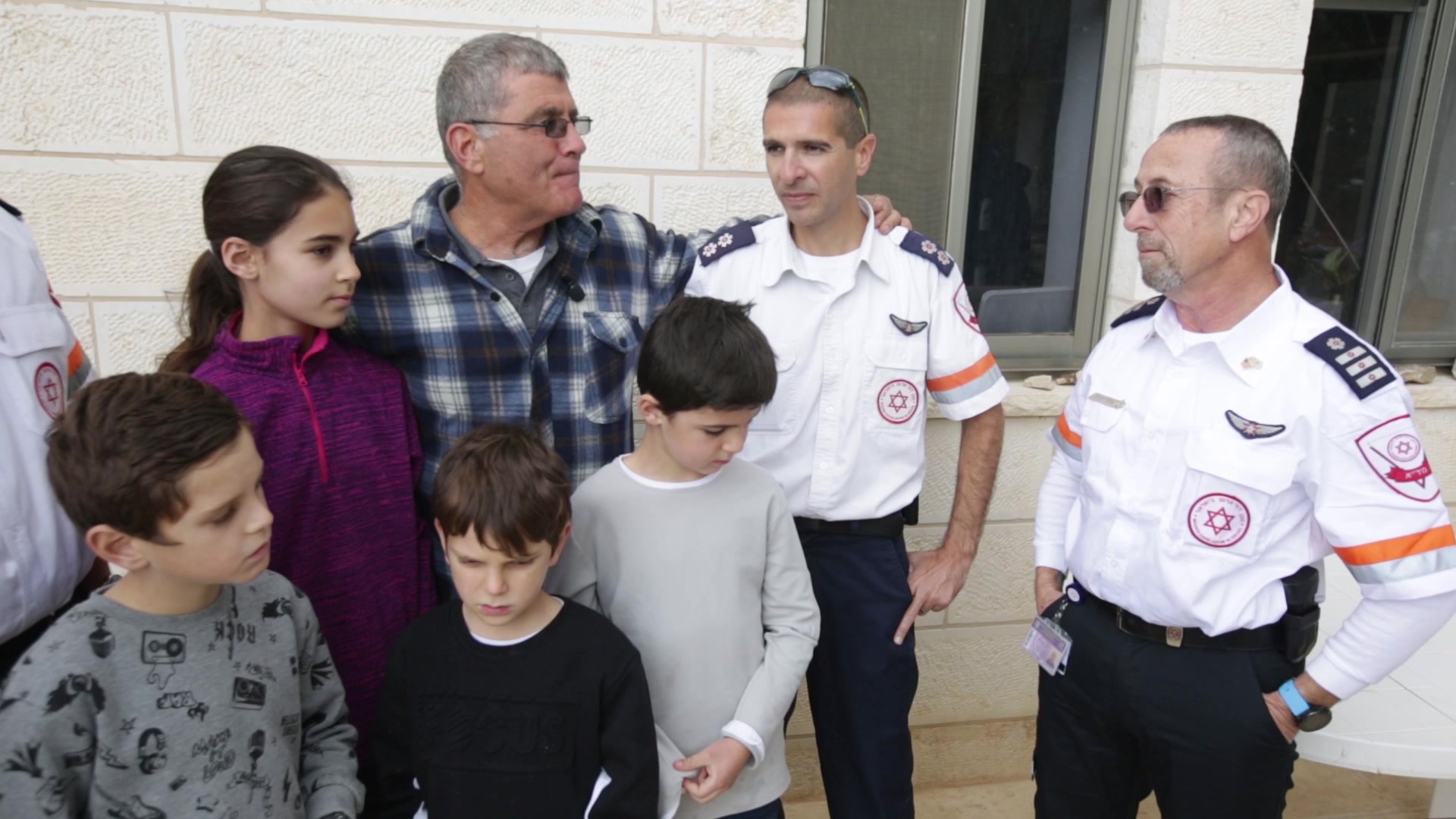 נטיעות טו בשבט עם פראמדיקים שהצילו את חייו של יוסי גל ממושב תומר – דוברות מדא 20.1.19