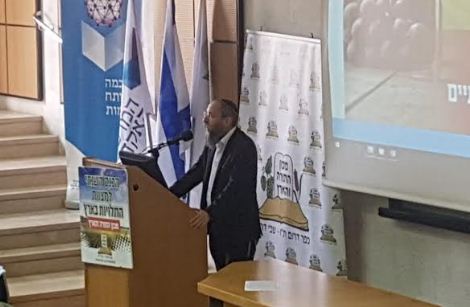 "מותר לשתות יין שמזג יהודי שלא שומר תורה ומצוות"