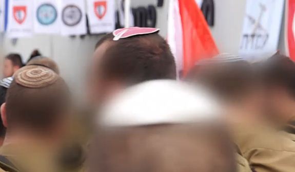 "מוודאים שבנות לא יהיו עם שומרי נגיעה"