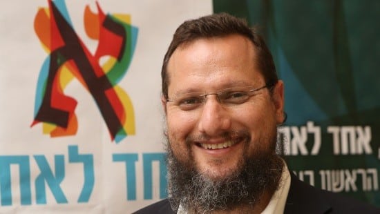 הרב נריה: שתייה בפורים, חובה או היתר? צפו בשיעור
