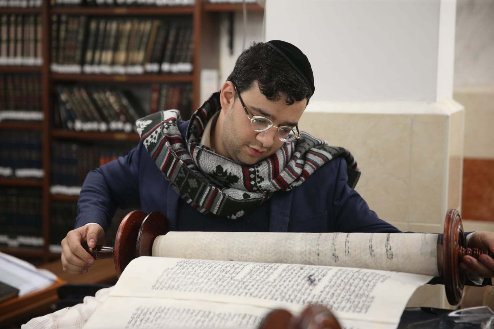 המומים וכואבים: תיעוד חילול בית הכנסת בירושלים