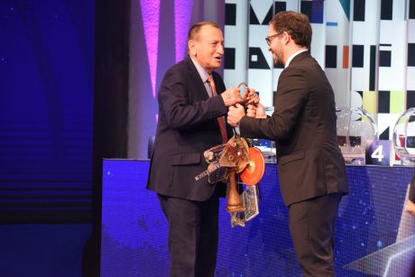 צפו: האם יזהר כהן הולך להופיע באירוויזיון הקרוב?