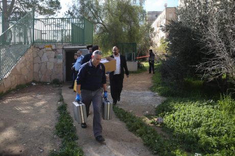 המומים וכואבים: תיעוד חילול בית הכנסת בירושלים