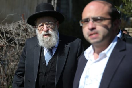 המומים וכואבים: תיעוד חילול בית הכנסת בירושלים