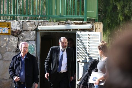 המומים וכואבים: תיעוד חילול בית הכנסת בירושלים