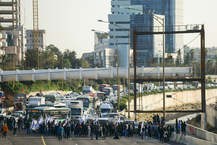 מחאת יוצאי אתיופיה: אלפים חסמו את נתיבי איילון