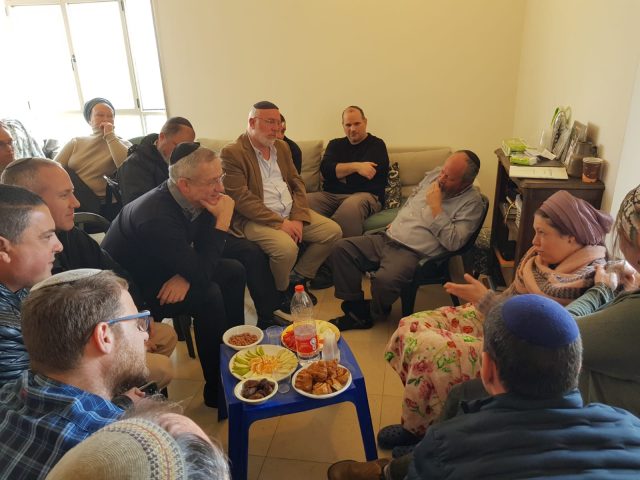 גנץ וגבאי ניחמו את משפחתה של אורי הי"ד