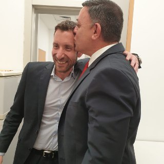 נשיקה לשמולי לאחר הניצחון