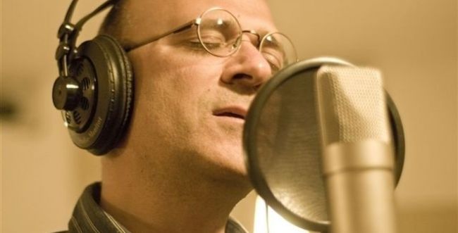 צפו: עובדיה חממה ב'מדרשיר' לפרשת כי תשא