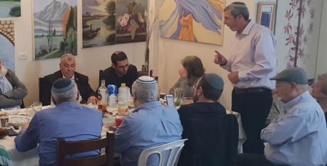 חוג בית של הרב רפי פרץ בו הגיב על דברי הרב בני לאו.