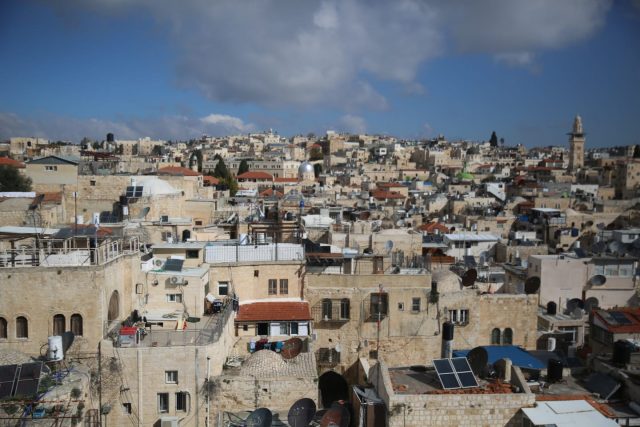 עיר עוטפת אור: גלריית פאר מהעיר העתיקה בירושלים