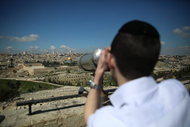 עיר עוטפת אור: גלריית פאר מהעיר העתיקה בירושלים