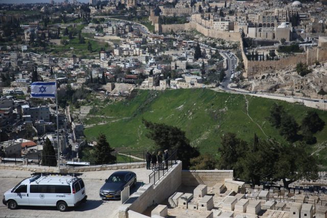 עיר עוטפת אור: גלריית פאר מהעיר העתיקה בירושלים