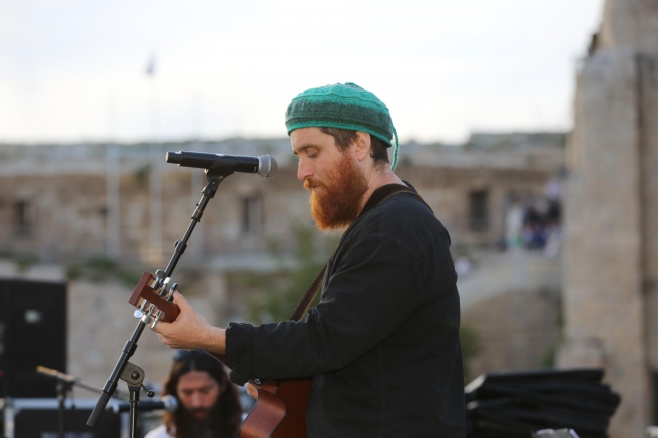 צפו: ביני לנדאו בסינגל חדש בהשראת מגילת אסתר