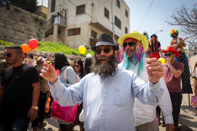 ברול מרזל, מזהים? מחופש ברחובות חברון