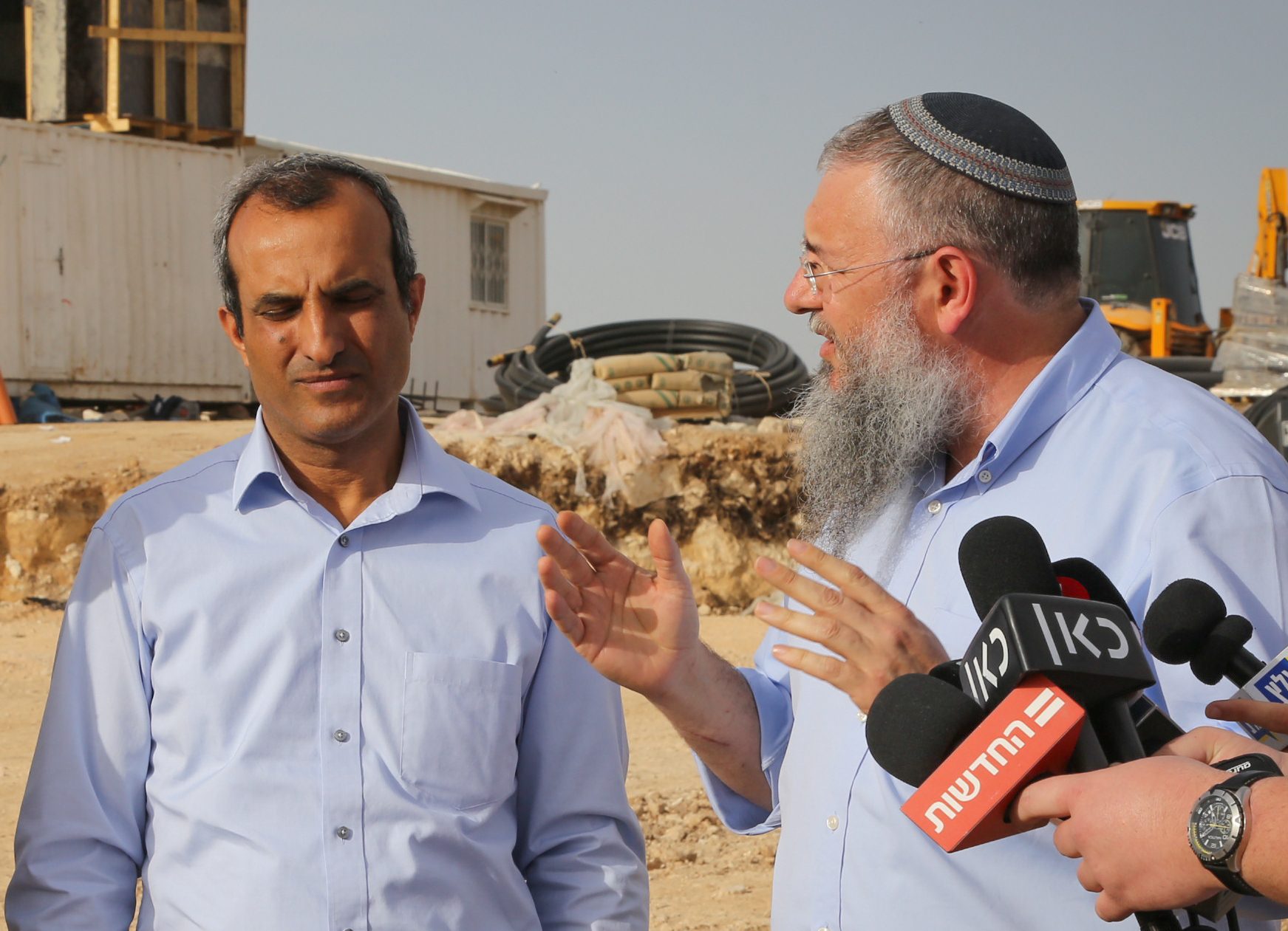 ראשי רשויות ביו"ש: "גנץ ולפיד ימיטו עלינו חורבן"