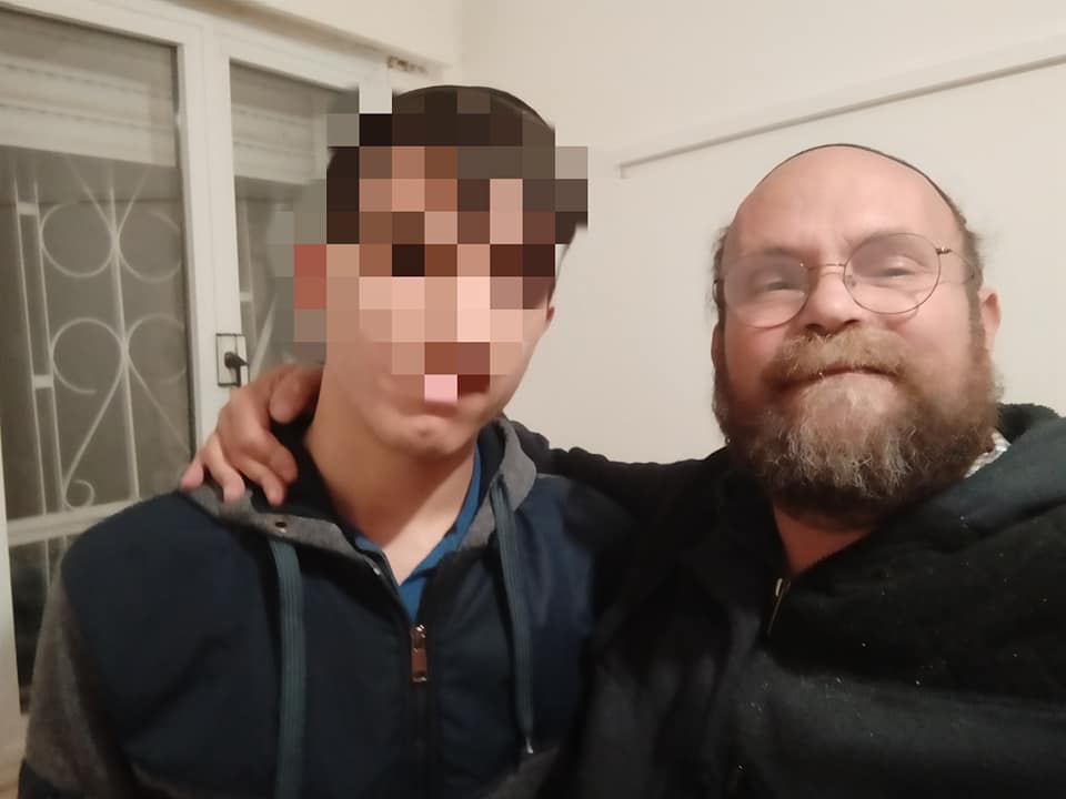 "אהרון שלום, אני חייל חרדי בודד, ישן ברחוב וקר לי"