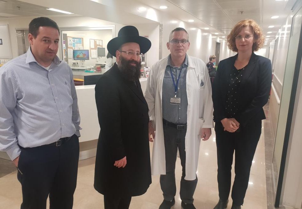 רב הכותל בביקור רשמי במרכז הרפואי 'וולפסון'