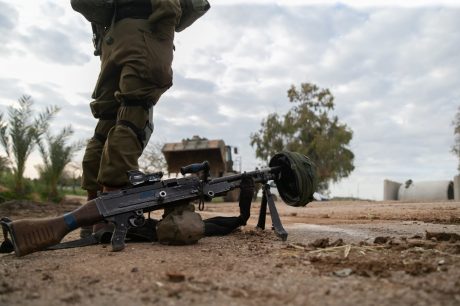 גלריה: הדרום חוזר לשגרה, צה"ל נערך לתקיפה