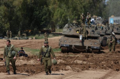 גלריה: הדרום חוזר לשגרה, צה"ל נערך לתקיפה