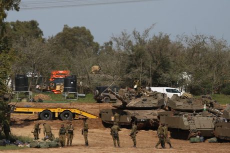 גלריה: הדרום חוזר לשגרה, צה"ל נערך לתקיפה