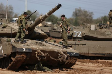 גלריה: הדרום חוזר לשגרה, צה"ל נערך לתקיפה