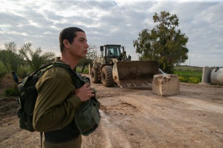 גלריה: הדרום חוזר לשגרה, צה"ל נערך לתקיפה