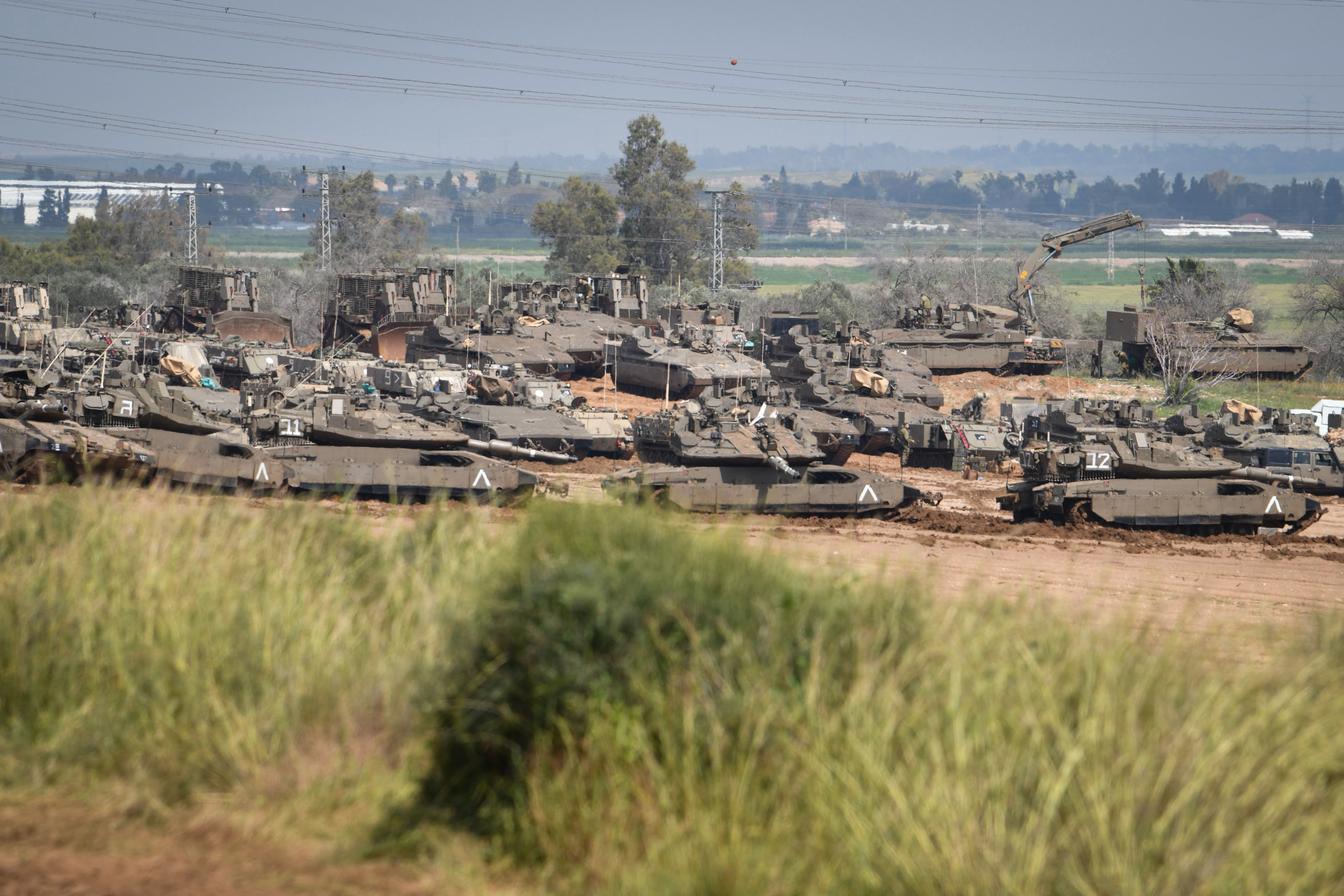 צפו: צה"ל נערך מול עזה ב-3 חטיבות וכוח ארטילריה