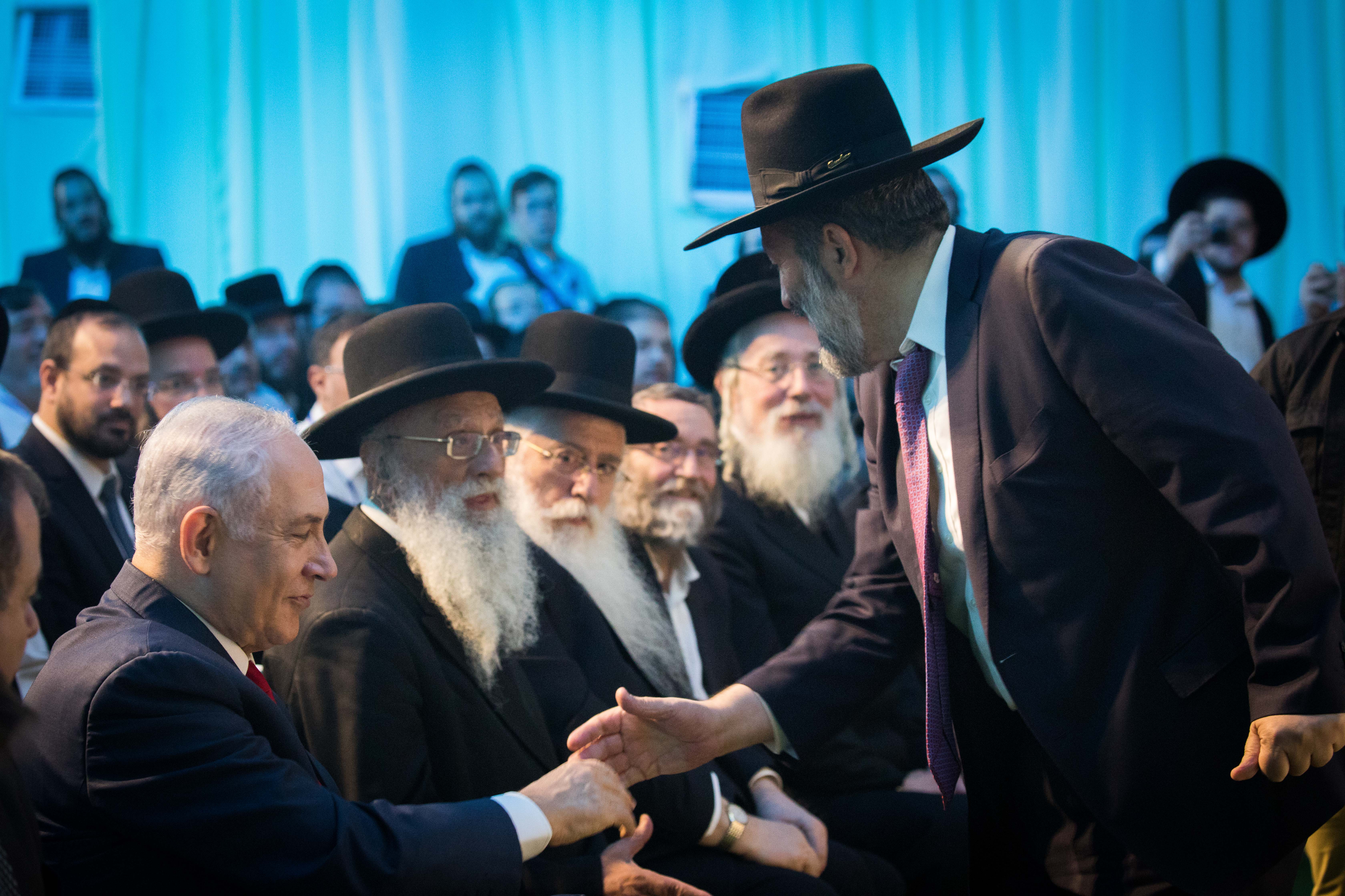 לאחר החג: היום הראשון של המו"מ ממשיך עם החרדים