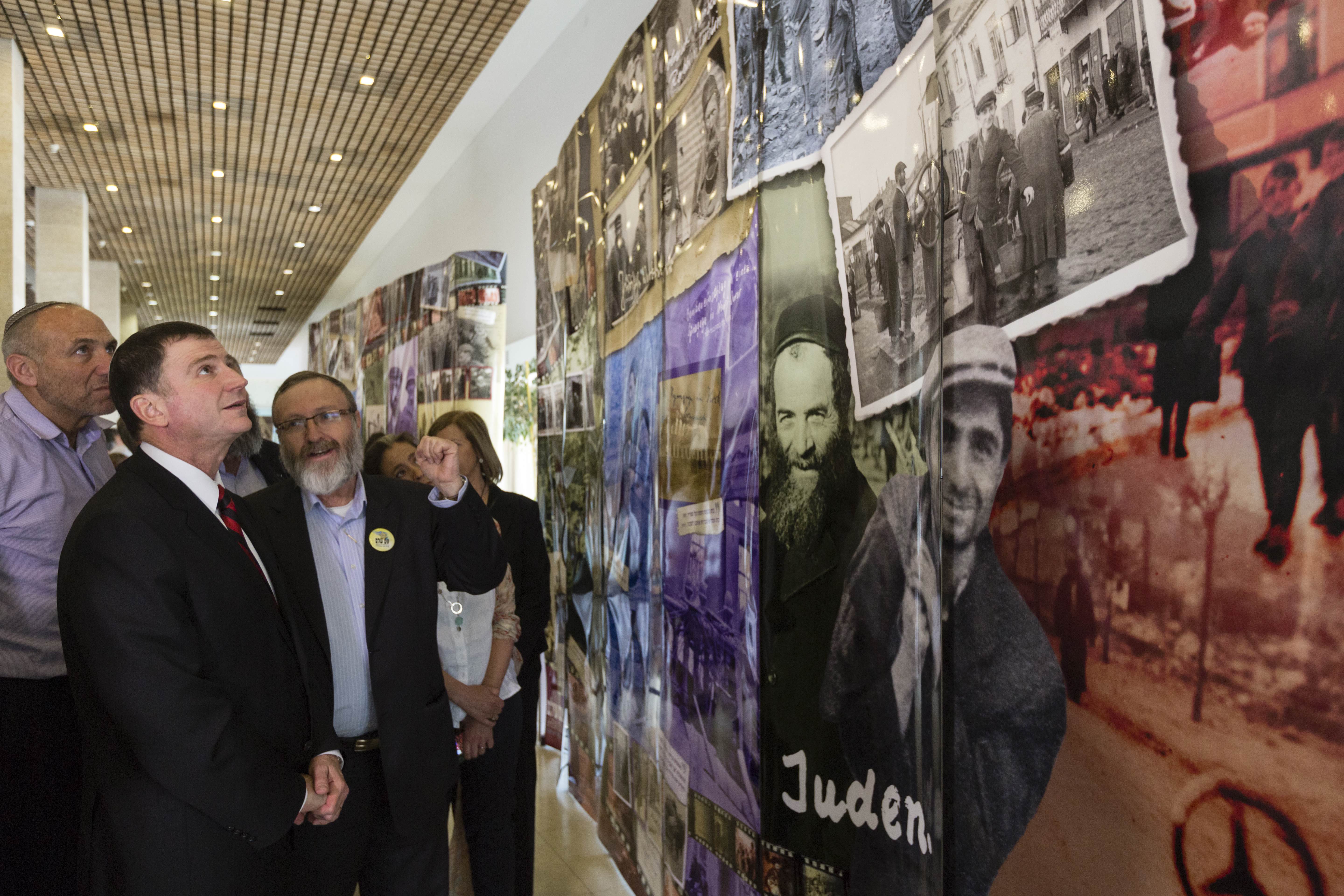 יום השואה בכנסת: הרב חיים דרוקמן ידליק נר זיכרון