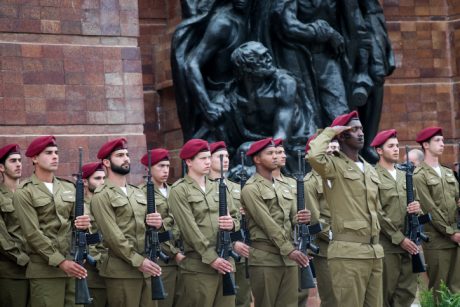 הטקס הממלכתי ביד ושם