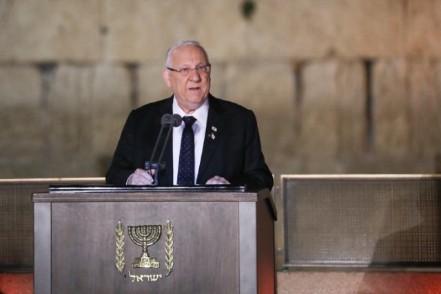 מתייחדים לזכרם: טקס יום הזיכרון מהכותל המערבי