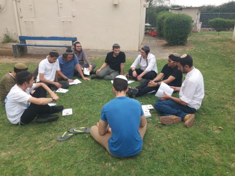 מיזם 'נר ודגל': תנועות הנוער עלו לקברי החללים