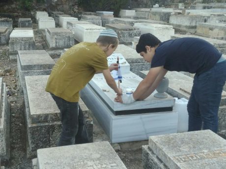 מיזם 'נר ודגל': תנועות הנוער עלו לקברי החללים