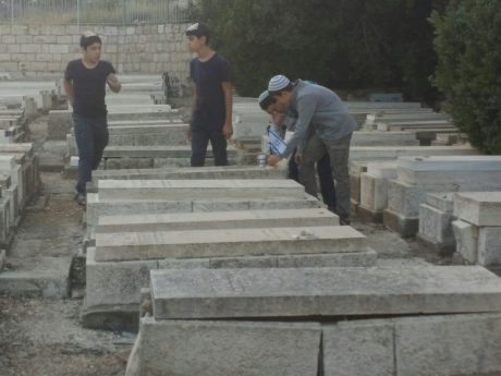 מיזם 'נר ודגל': תנועות הנוער עלו לקברי החללים