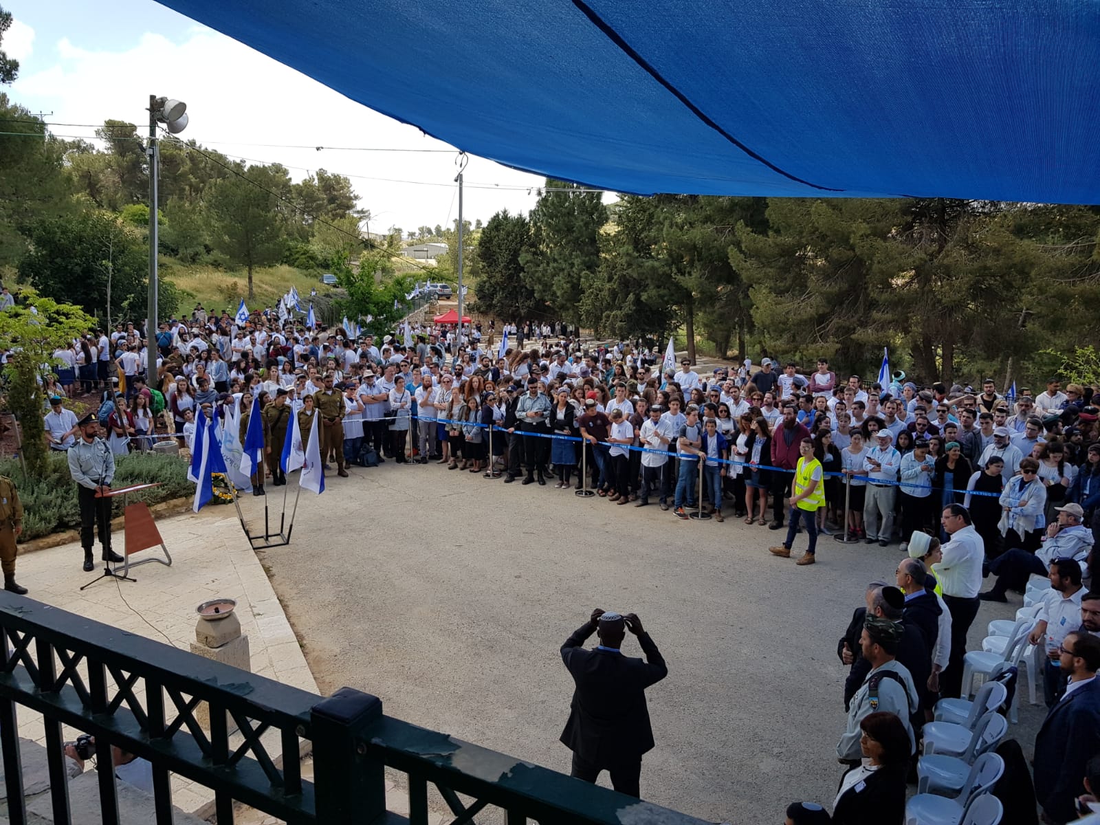 דרעי: "הרב עובדיה אמר 'רק לראות חייל? לנשק אותו'"