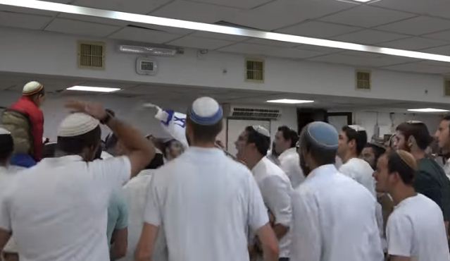 צפו: חגיגות יום העצמאות בישיבת מצפה יריחו