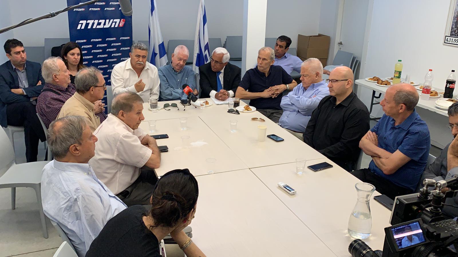 עמיר פרץ נערך להתמודדות: "נרד מהגדר אל השטח"
