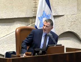 צפו: יולי אדלשטיין מתפוצץ על סתיו שפיר