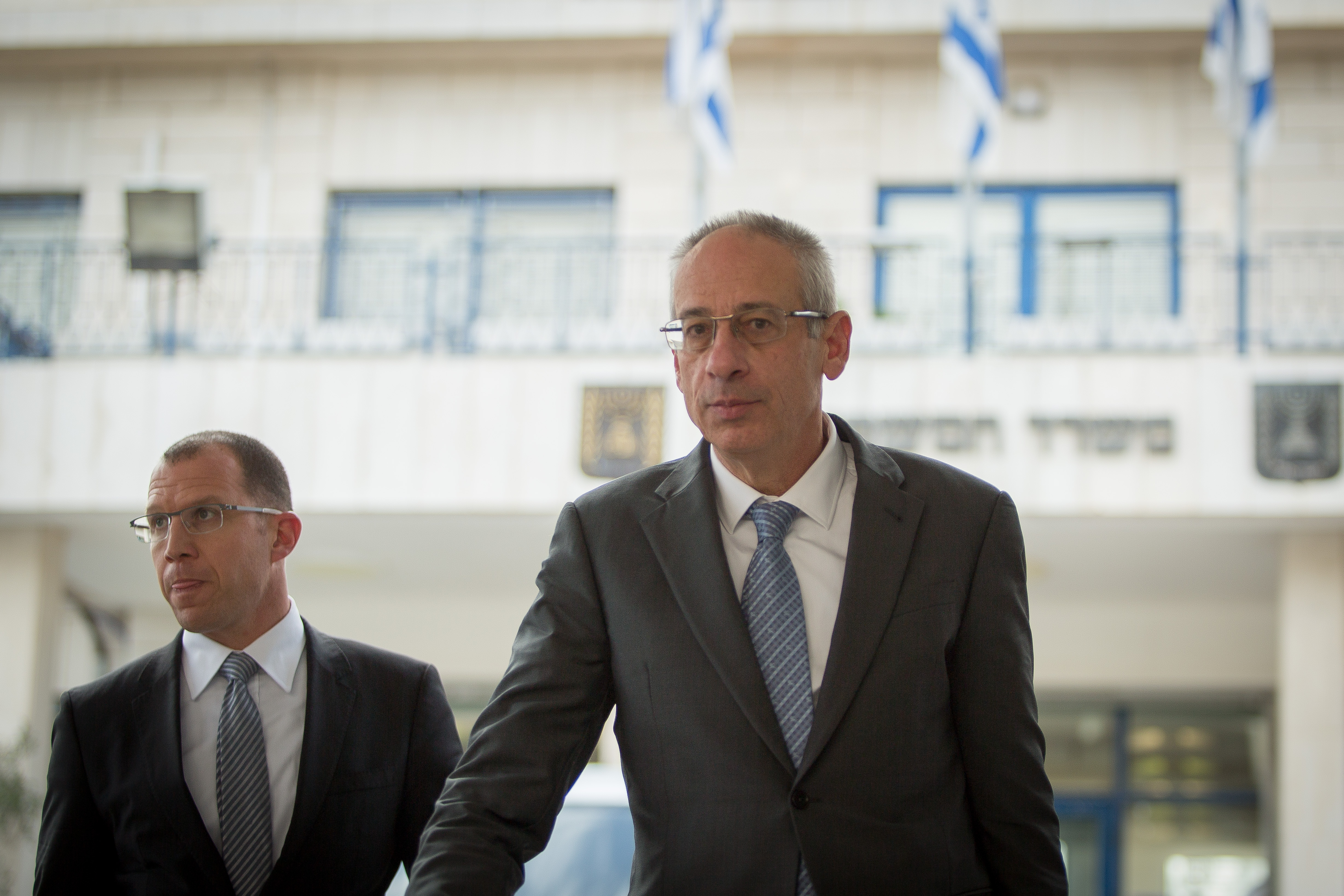עו"ד של נתניהו הודיע לוועדת ההיתרים על פרישה