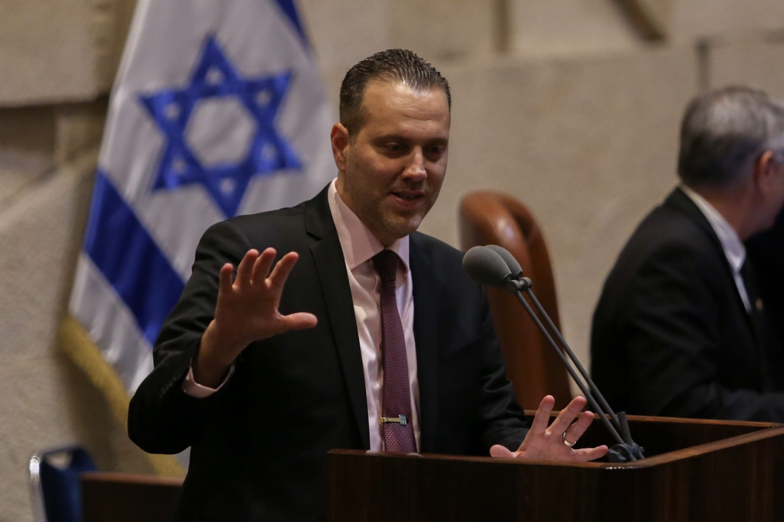 הזמן דוחק: אישור התפלגות ומיזוגי מפלגות – עד ראשון