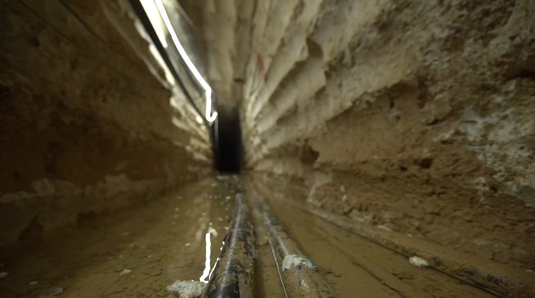צה"ל חושף מתוך המנהרה של החיזבאללה בצפון